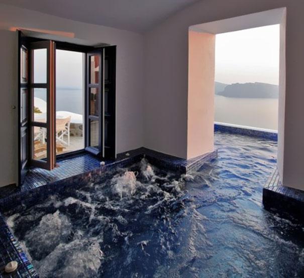 An outside pool connected to your interior jacuzzi 