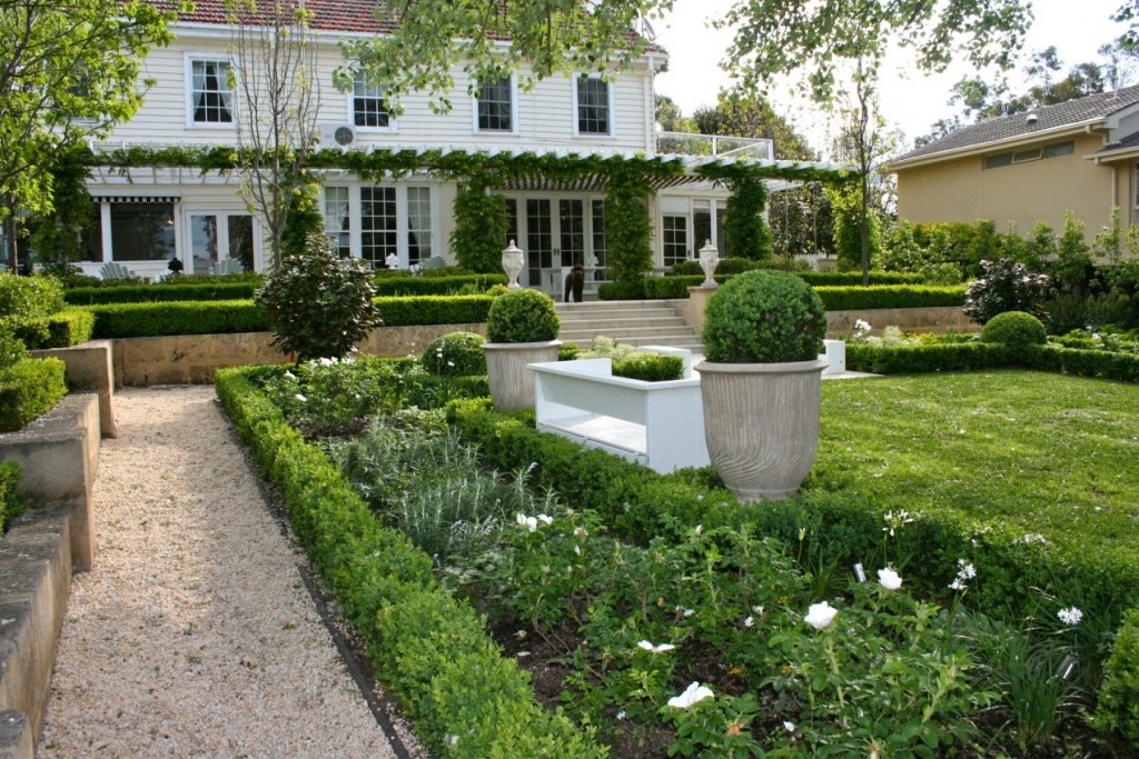 A classic manor with a beautiful garden.