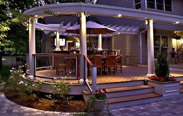 Keywords: patio furniture, outdoor patio. 
Modified Description: An outdoor patio with patio furniture.