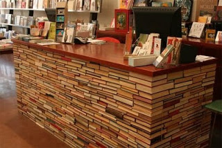 A bookstore counter designed using books as elements.