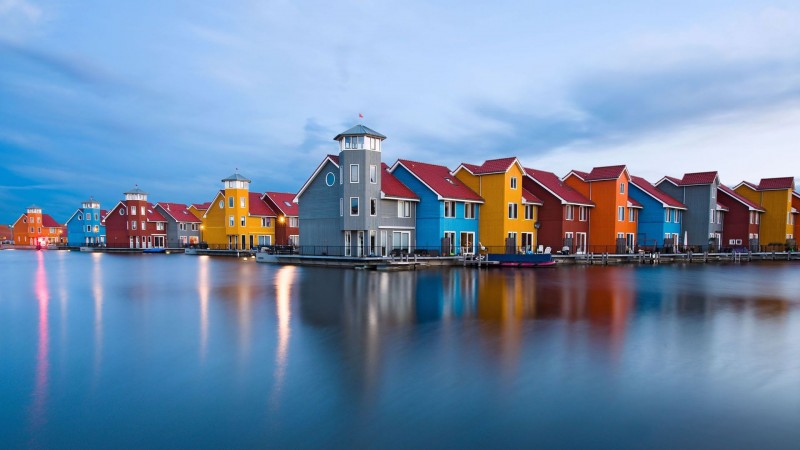 Colorful Norwegian houses on the water at dusk.