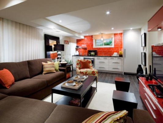 A bright and colorful basement space (nahgoc)