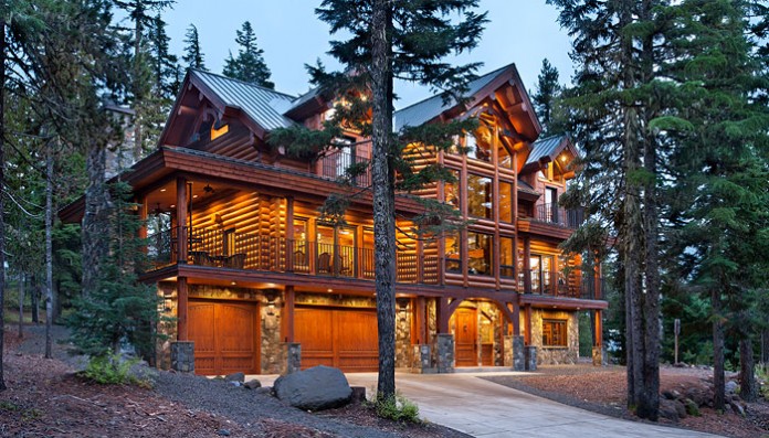 Luxurious country log home