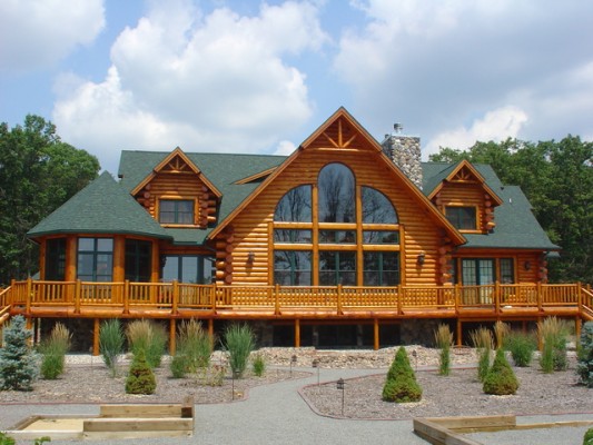 Expansive windows in this log home (prefabhome-s)