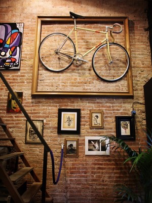 Keywords: bicycle, wall