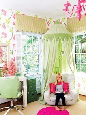 A girl's bedroom adorned in pink and green.