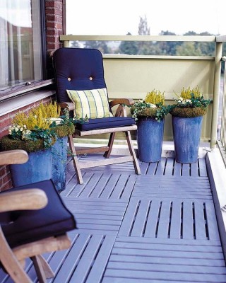 Wood tiles personalize this balcony