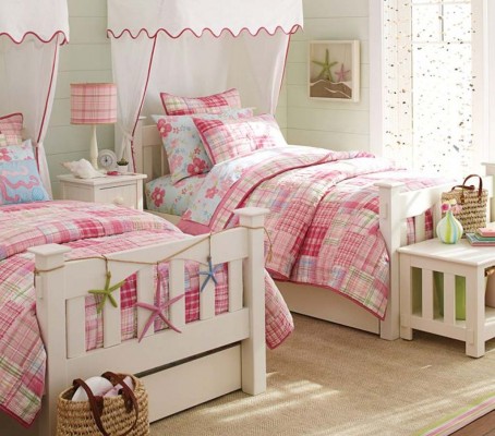 Extra bed for sleepovers in a girls' bedroom 