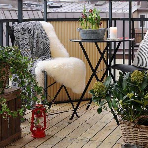 Maximizing your apartment balcony: Dining, gardening, and relaxation in ...