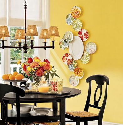 A tight cluster of plates adds impact to this breakfast nook