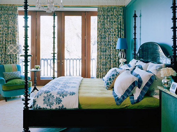 Touches of green highlight this blue and white room 
