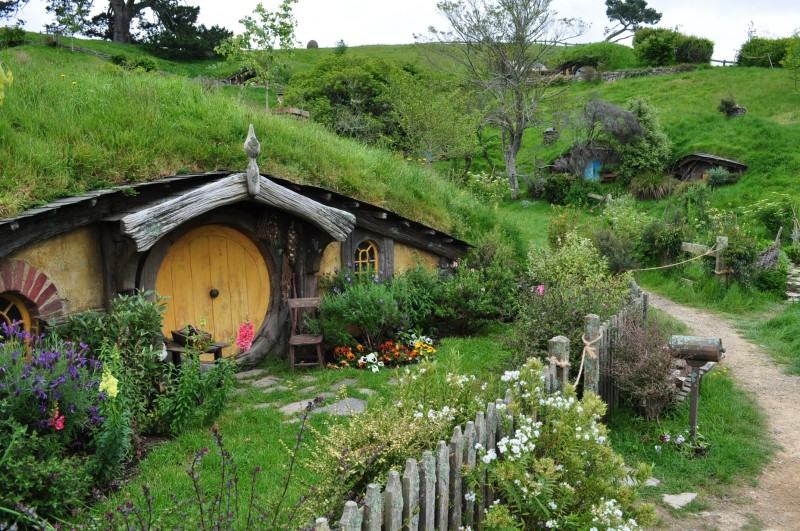 Keywords: Middle-Earth, Hobbiton Movie Set

Updated Description: Immerse in Middle-Earth at the Hobbiton Movie Set, a real-life hobbit house in New Zealand.