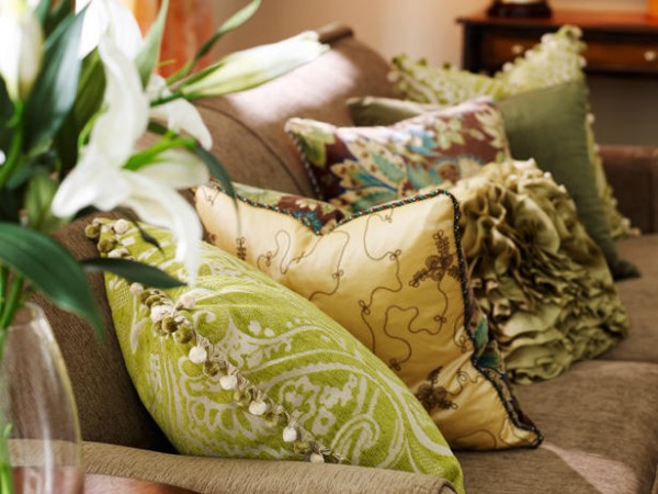 A brown couch with decorative pillows.
