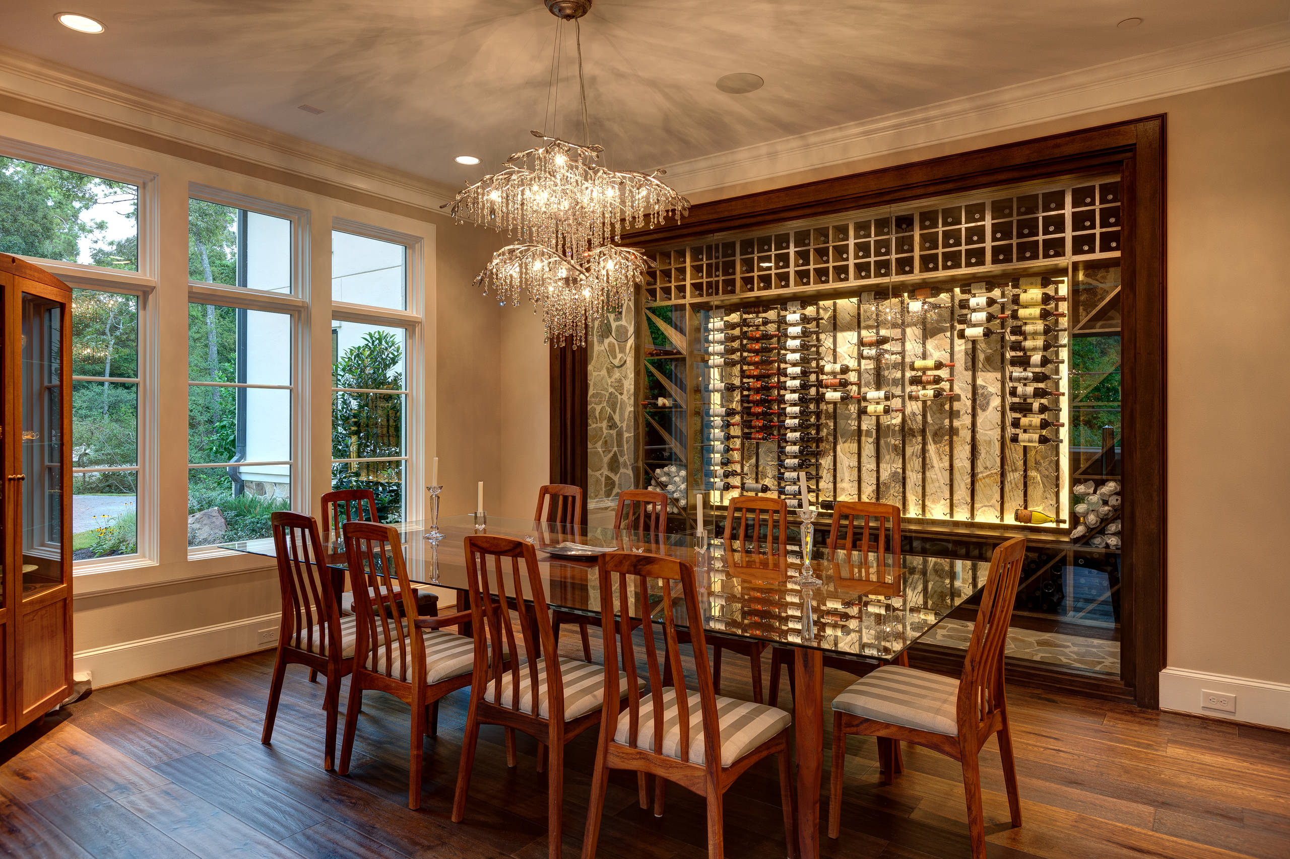 wine influenced dining room decorations