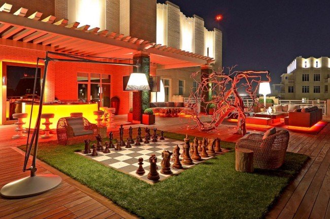 Art and play on this rooftop living area