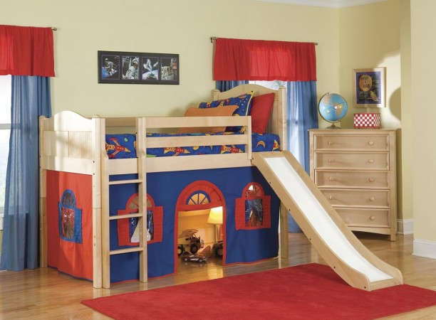Adding a small slide to this cabin bed is the room’s main and most fun feature (homearea.co)