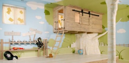 A children's room with a dreamy tree house.
