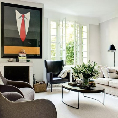 The main feature of this room is the heavy contrast between black and cream (housetohome.co.uk)