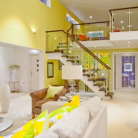Bold colours and themes can be continued throughout the entire home, very simply (housetohome.co.uk)