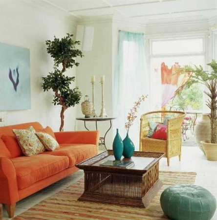 Small spots of yellow accent this coral and aqua room