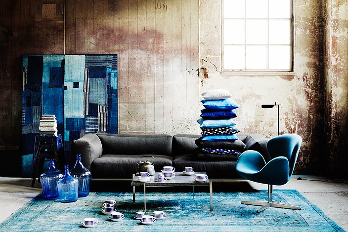 A living room with a blue rug.