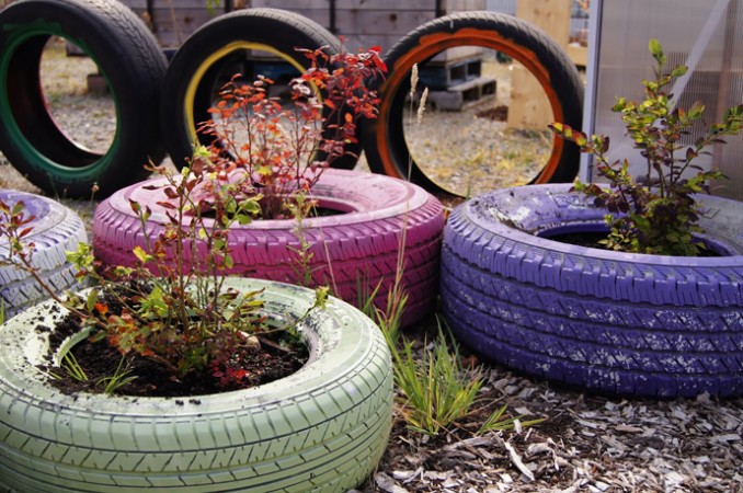 48 ideas for recycling old pallets, tires and even the whole cars (18)
