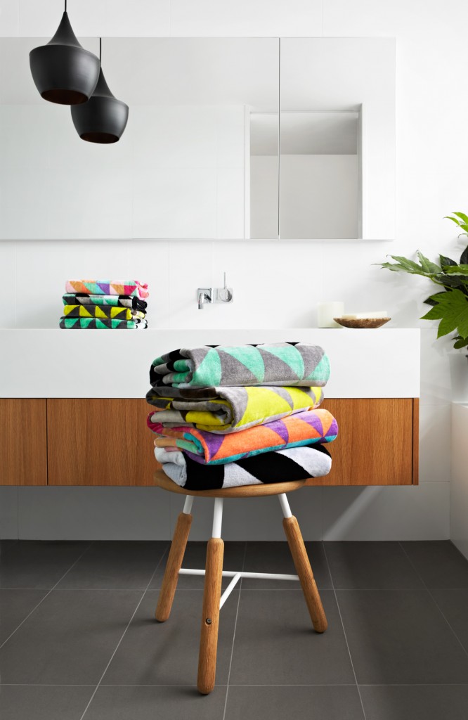 Colorful geometric prints add a touch of cheerfulness to the bathroom's decor (blog.southwoodhome.com.au)