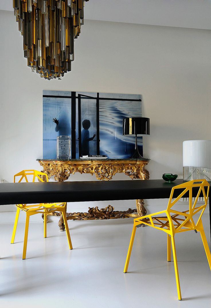 Stylish blue and yellow decor (admagazine.ru)