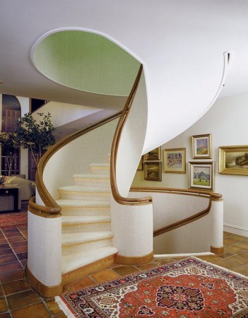 Curved staircase would greatly enhance a round house