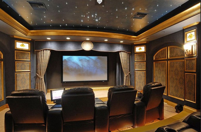 Home theatre with LED-lit ceiling 