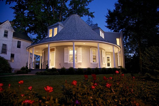 A lovely round house