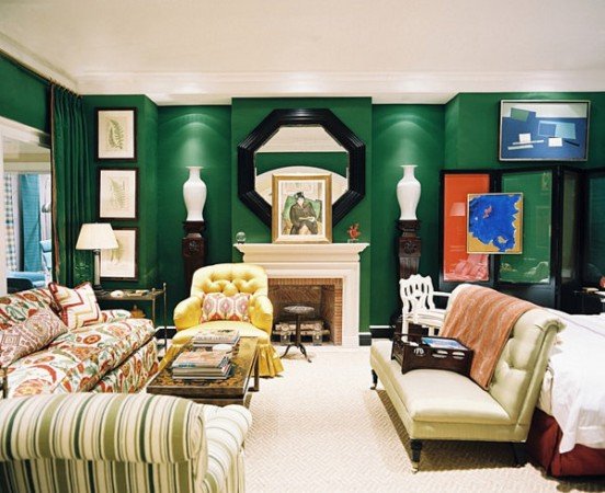 High-gloss emerald green walls are elegant