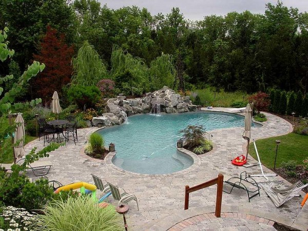 A lovely backyard swimming pool