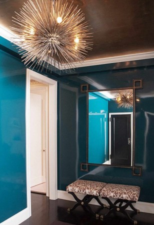 An interior design tribute to blue with a mirror.