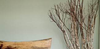Branches bring a natural element into this bedroom