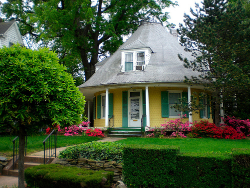 A charming round house
