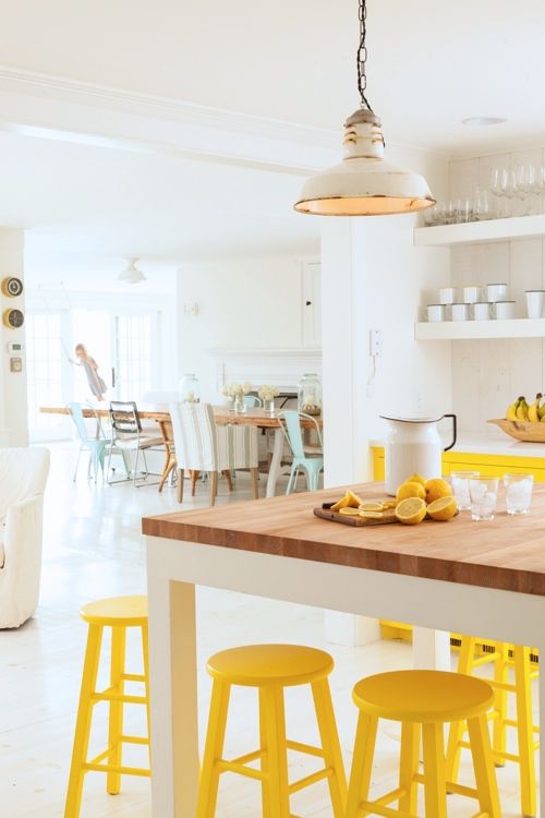 Dare to color - Bring yellow accents into your kitchen (stylecarrot.com)