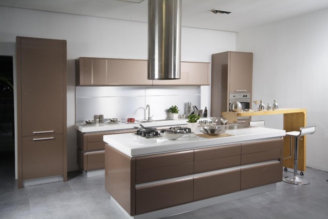 Simple and sleek modern kitchen