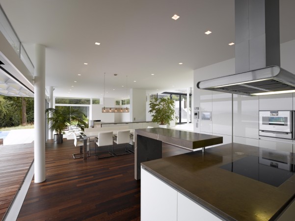 Quality surfaces and appliances in a modern kitchen 