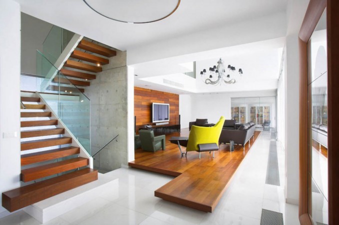 Beautiful wood surfaces enhances this minimalist interior 
