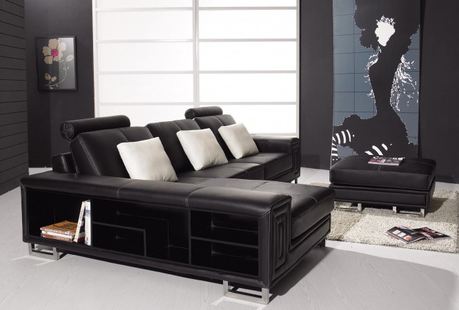 A living room showcasing the allure and versatility of black leather seating.