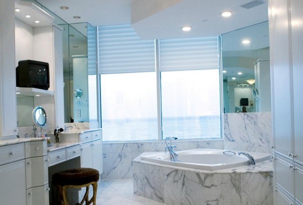 A bathroom with a large tub and light.