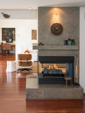 Room division is a breeze with two-sided fireplace 