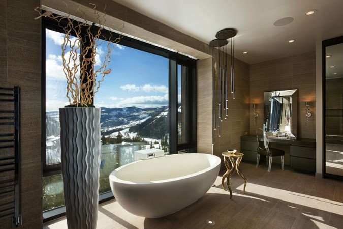 Magnificent views in this mountain home bath