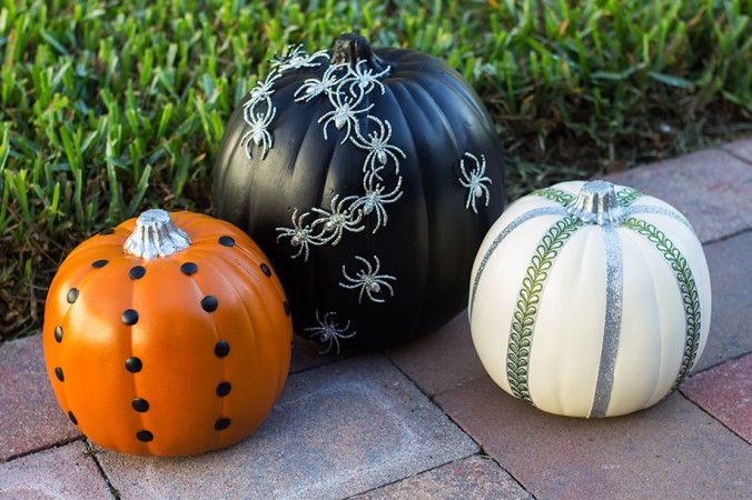 Spiders, dots and stripes ... pumpkin decorating ideas