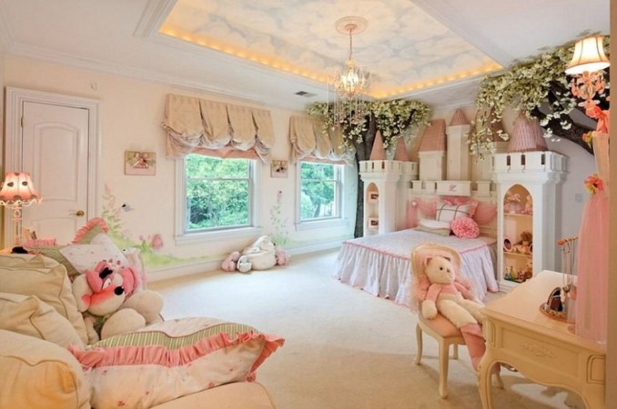 A girl's bedroom decorated with teddy bears and a castle.