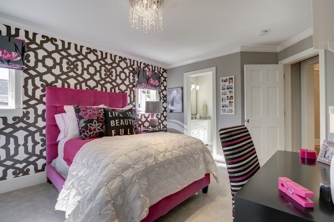 Sassy and sophisticated bedroom design for teen
