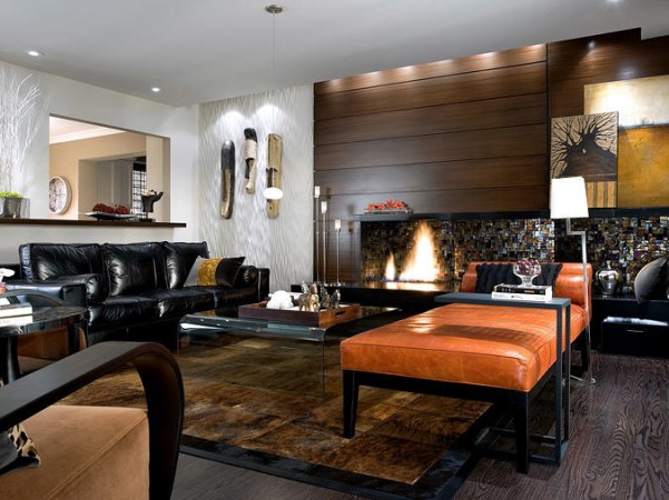 A living room with leather furniture.