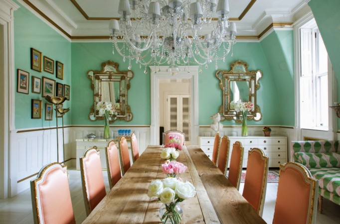 Pretty and romantic dining room 