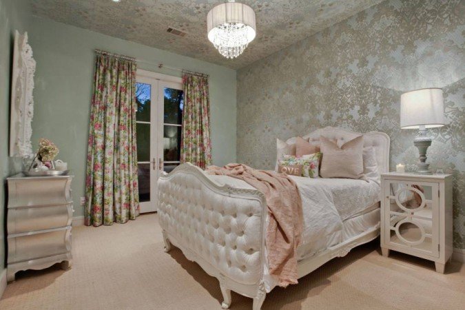 Luxurious teen bedroom design